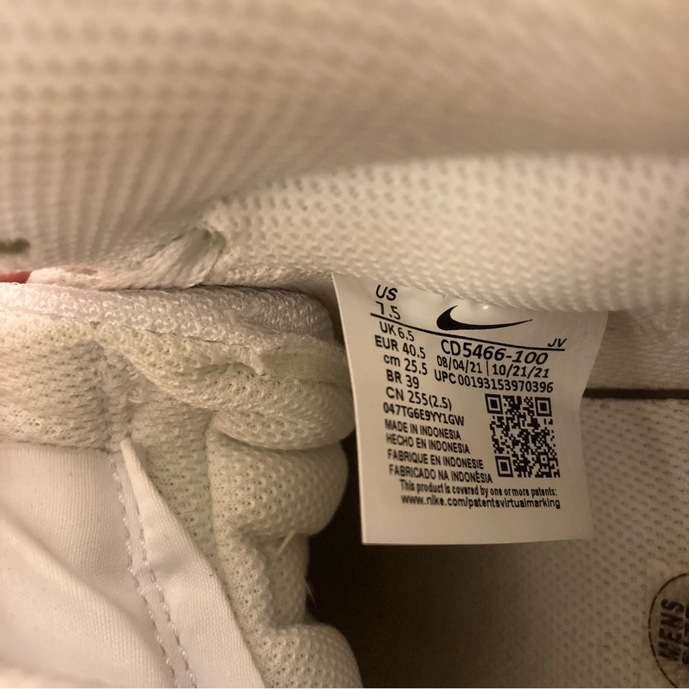 Nike shoes - Picture 8 of 9